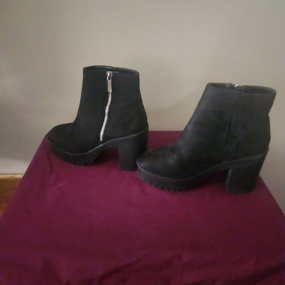 Black Forever 21 Faux Suede Ankle Boots Size 5.5